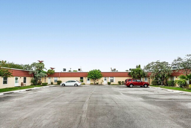 289 Cape Cod Cir in Greenacres, FL - Building Photo - Building Photo