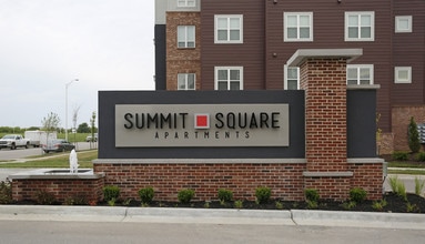 Summit Square in Lee's Summit, MO - Foto de edificio - Building Photo
