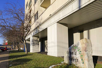 Arnold Towers in Arnold, PA - Foto de edificio - Building Photo