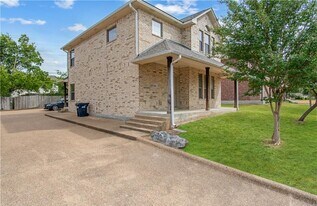 304 Sterling St in College Station, TX - Building Photo