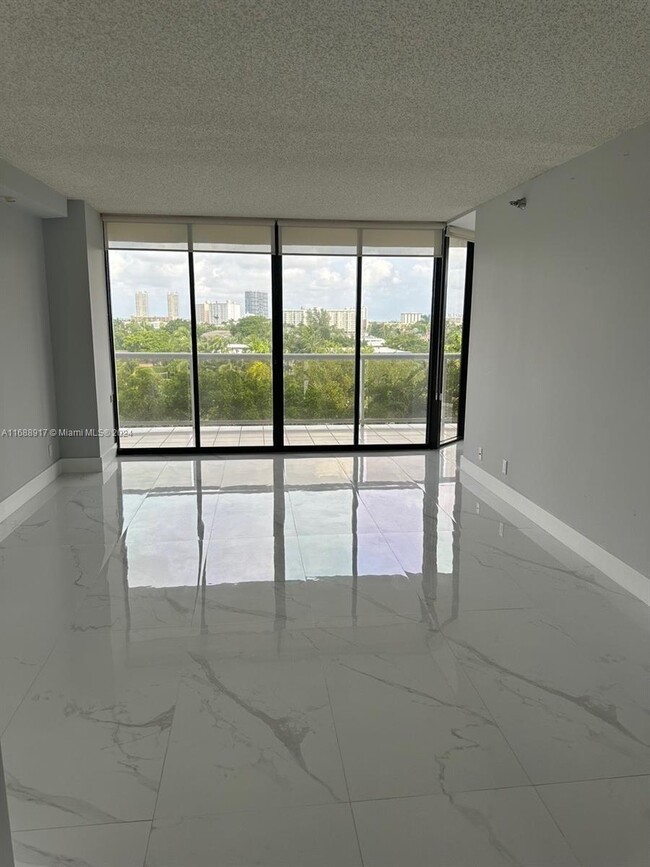 3640 Yacht Club Dr in Aventura, FL - Building Photo - Building Photo