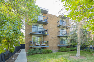 1625 11th Ave SW in Calgary, AB - Building Photo - Primary Photo