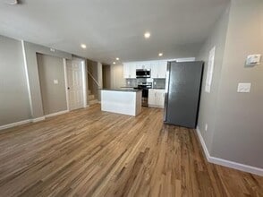 463 E Main St, Unit 2 in Norwich, CT - Building Photo - Building Photo