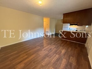 1506 Oakshire Ct-Unit -1506 Oakshire D in Winston-Salem, NC - Building Photo - Building Photo