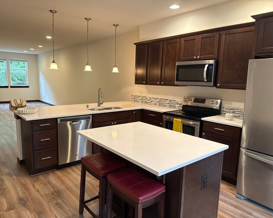 7162 Shinkle Pl SW in Seattle, WA - Building Photo