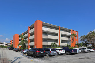 Chancellor Hall in Miami, FL - Building Photo - Building Photo