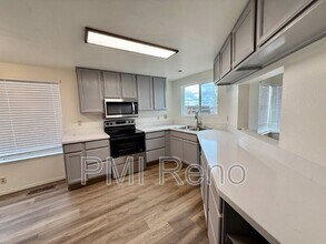 2402 Skyview Dr in Reno, NV - Building Photo - Building Photo