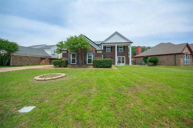 716 Bridget Way in Hurst, TX - Building Photo