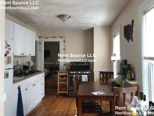 18 Cherry St in Somerville, MA - Building Photo - Building Photo