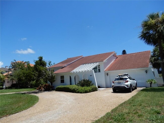 property at 853 2nd Ave S