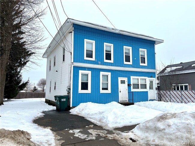 97 E Seneca St in Oswego, NY - Building Photo - Building Photo
