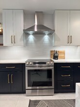 7498 E NW Hwy in Dallas, TX - Building Photo - Building Photo