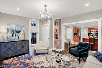 140 N Main St in Zionsville, IN - Building Photo - Building Photo