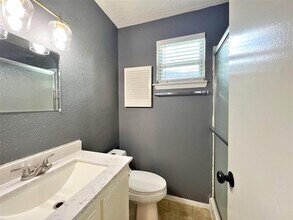 16914 David Glen Dr in Friendswood, TX - Building Photo - Building Photo