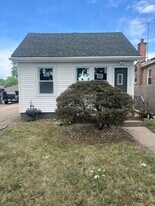 13709 S School St in Riverdale, IL - Building Photo