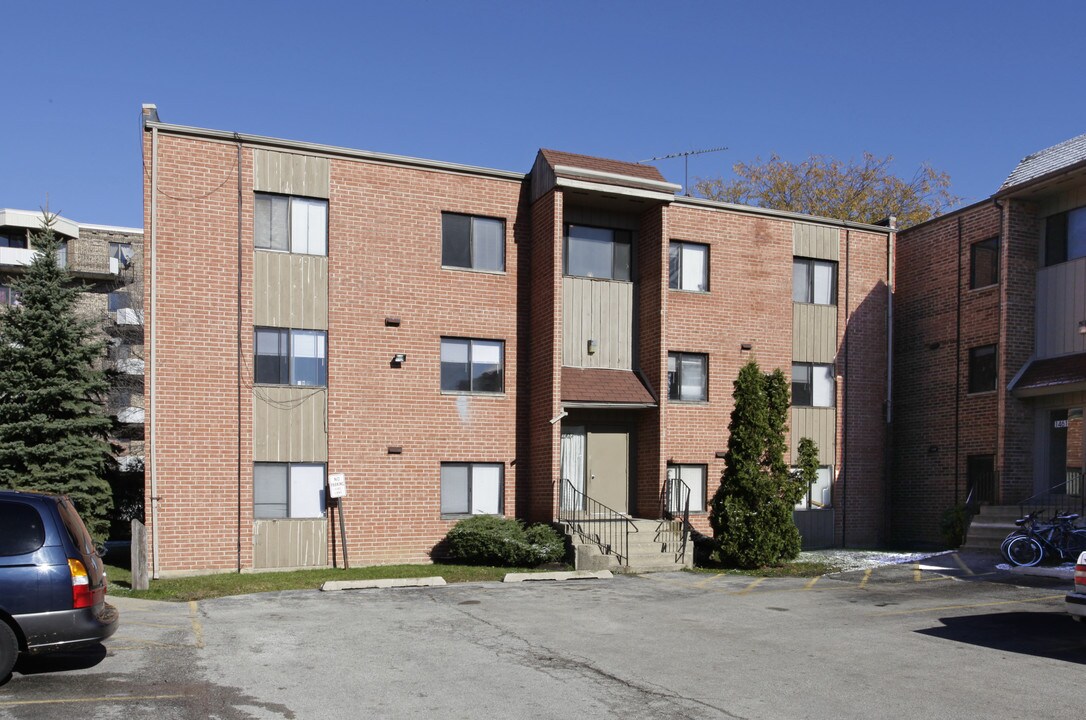 1453 E Ports O Call Dr in Palatine, IL - Building Photo