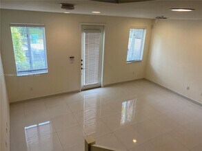 2610 NE 213th St in Miami, FL - Building Photo - Building Photo