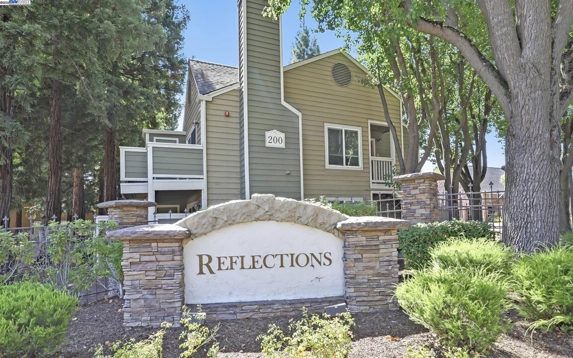 235 Reflections Dr in San Ramon, CA - Building Photo