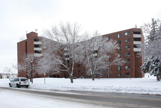 Brooks Landing in Brooklyn Park, MN - Building Photo - Building Photo