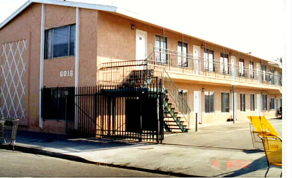 Eagle Apartments in Huntington Park, CA - Foto de edificio - Building Photo