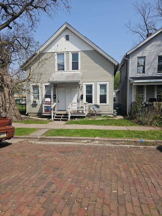 property at 1220 W 5th St