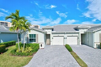 7017 Peters Ln in Delray Beach, FL - Foto de edificio - Building Photo