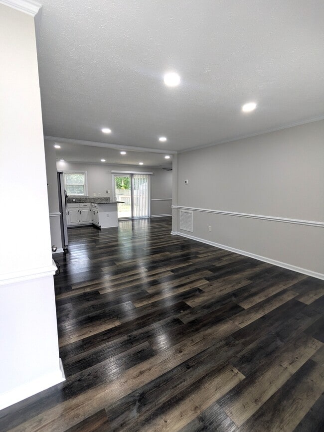 107 Sandy Lake Dr in Hampton, VA - Building Photo - Building Photo