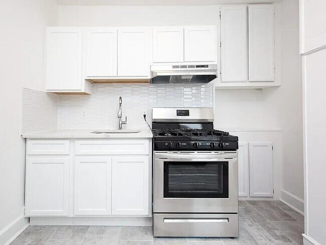 733 Hudson Ave in Secaucus, NJ - Building Photo - Building Photo