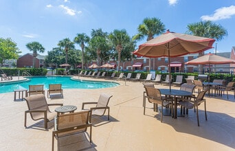 Campus Crossings on Alafaya in Orlando, FL - Foto de edificio - Building Photo