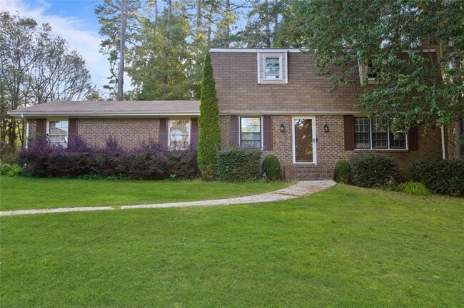 461 Village Green Ct SW in Lilburn, GA - Building Photo - Building Photo
