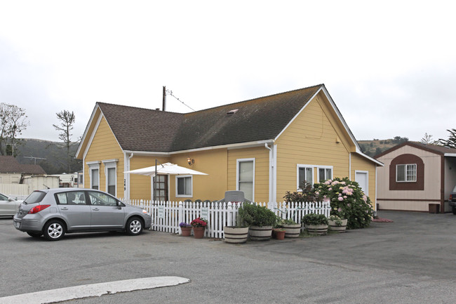 Hilltop Mobile Home Park in Half Moon Bay, CA - Building Photo - Building Photo