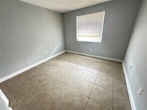 1330 NE 111th St in Miami, FL - Building Photo - Building Photo