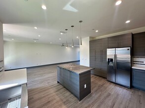 6437 W 86th Pl, Unit 08-275J in Los Angeles, CA - Building Photo - Building Photo