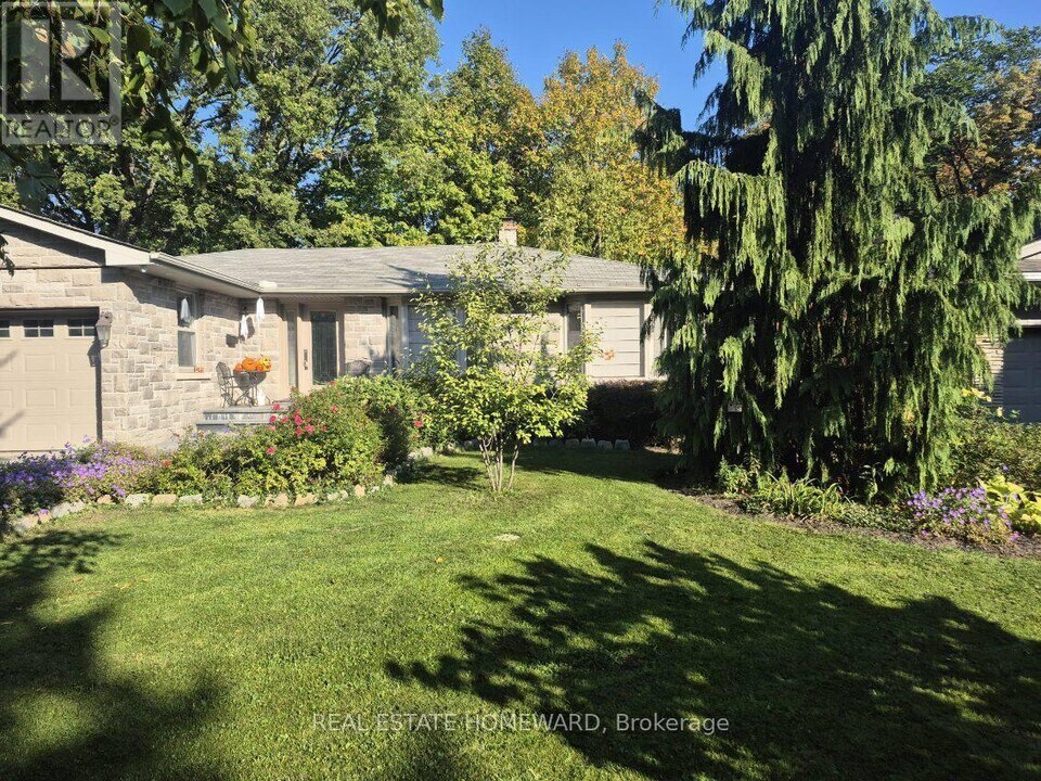 34 Delair Crescent in Markham, ON - Building Photo