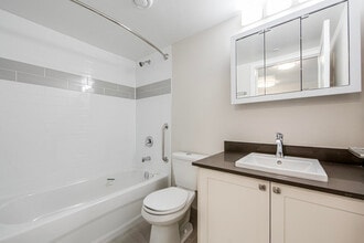 Robinson Place Apartments in Hamilton, ON - Building Photo - Building Photo