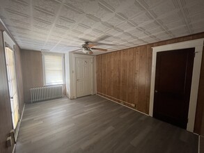 1000 E Philadelphia St, Unit Upstairs Apartment in York, PA - Building Photo - Building Photo