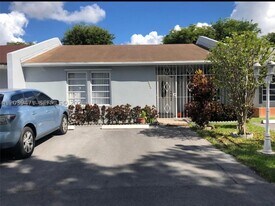 5813 SW 140th Ave in Miami, FL - Building Photo