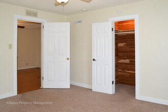 321 Kearney St in Manhattan, KS - Building Photo - Building Photo