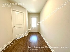6326 Encore Oaks in San Antonio, TX - Building Photo - Building Photo
