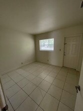 220 SW 8th St in Fort Lauderdale, FL - Building Photo - Building Photo