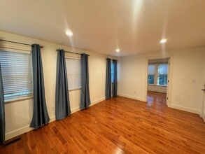 50 Spring St, Unit 1 in Cambridge, MA - Foto de edificio - Building Photo