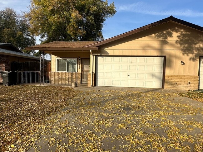 1429-1431 E Orangeburg Ave in Modesto, CA - Building Photo - Building Photo