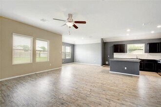 21716 Windmill Ranch Ave in Pflugerville, TX - Foto de edificio - Building Photo