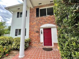 10672 SW 77th Ave in Pinecrest, FL - Building Photo