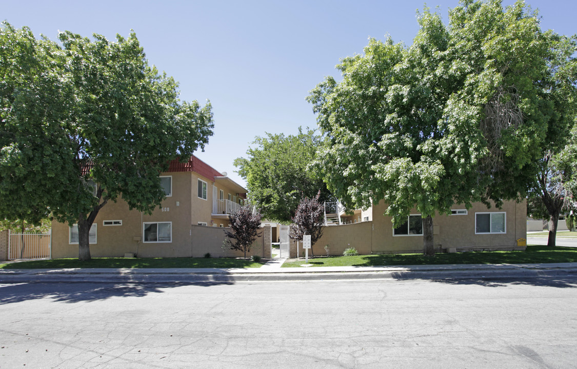 502-508 E Avenue Q4 in Palmdale, CA - Building Photo