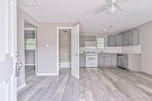 9839 Racine St, Unit 1/2 in Houston, TX - Building Photo