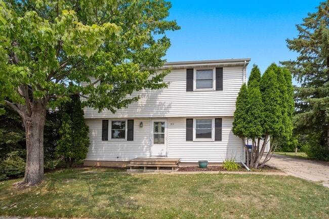 917 Byrd Ave in Neenah, WI - Building Photo - Building Photo