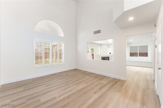 1813 Navajo Lake Way in Las Vegas, NV - Foto de edificio - Building Photo