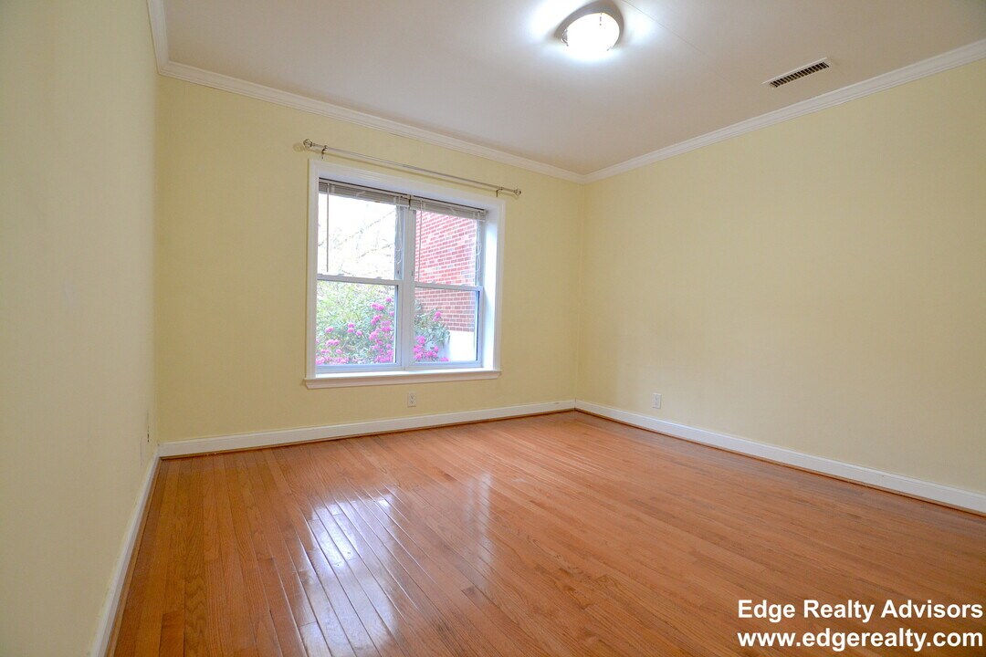 152 Newton St, Unit 1 in Boston, MA - Foto de edificio