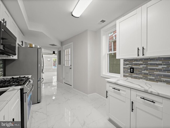property at 1015 S Kenwood Ave